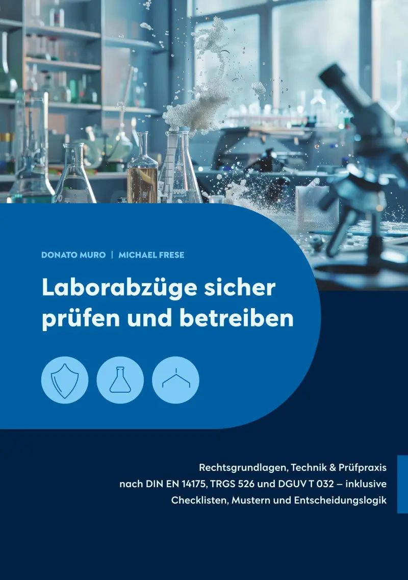 Laborabzüge sicher prüfen Cover mit dem Foto eines Labors mit Reagenzgläsern auf dem Tisch